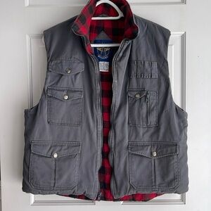 American Weekend Vest Red Black Plaid Lined Sz M warm hiking Gorpcore fishing